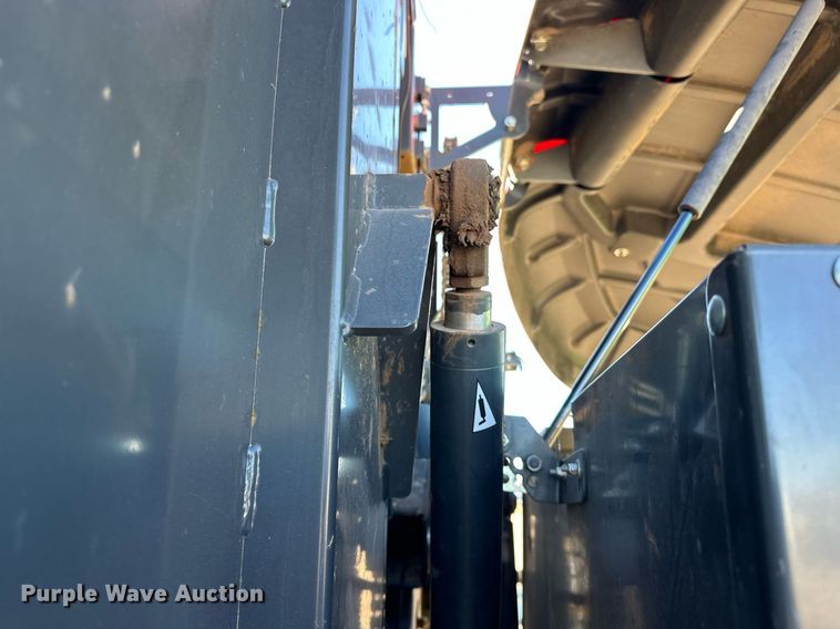 image for item ER4639 2015 Kubota BV4180 round baler