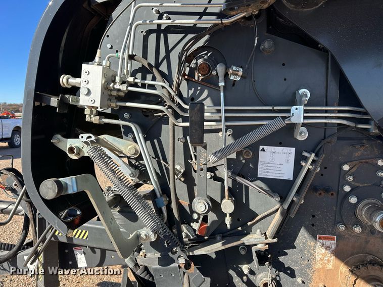 image for item ER4639 2015 Kubota BV4180 round baler