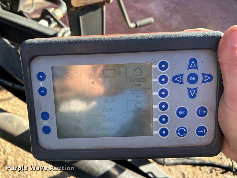 image for item ER4639 2015 Kubota BV4180 round baler