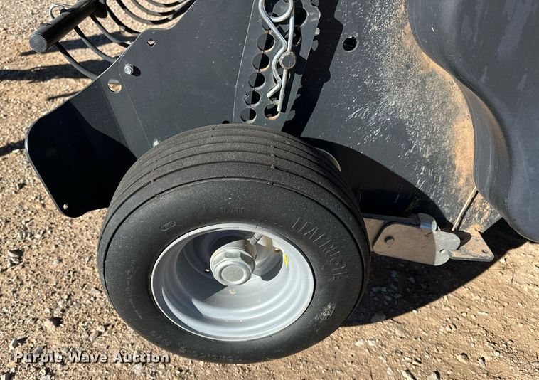 image for item ER4639 2015 Kubota BV4180 round baler