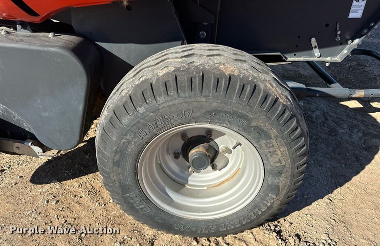 image for item ER4639 2015 Kubota BV4180 round baler