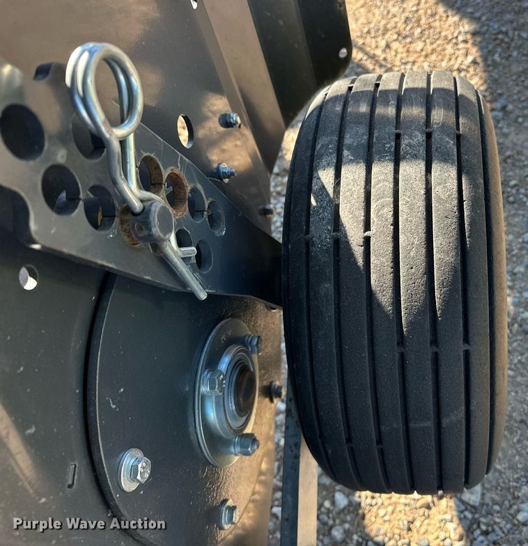 image for item ER4639 2015 Kubota BV4180 round baler