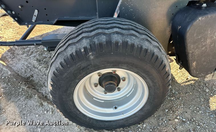 image for item ER4639 2015 Kubota BV4180 round baler