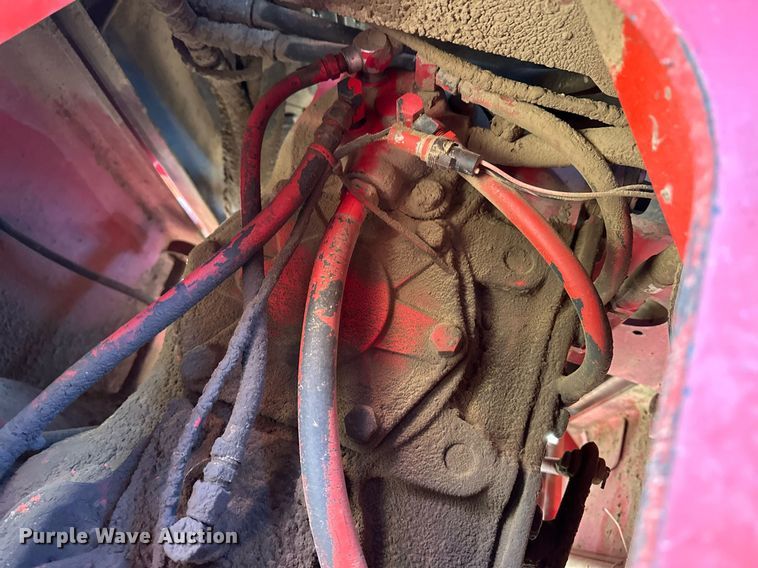 image for item ER8329 1982 Versatile 895 4WD tractor