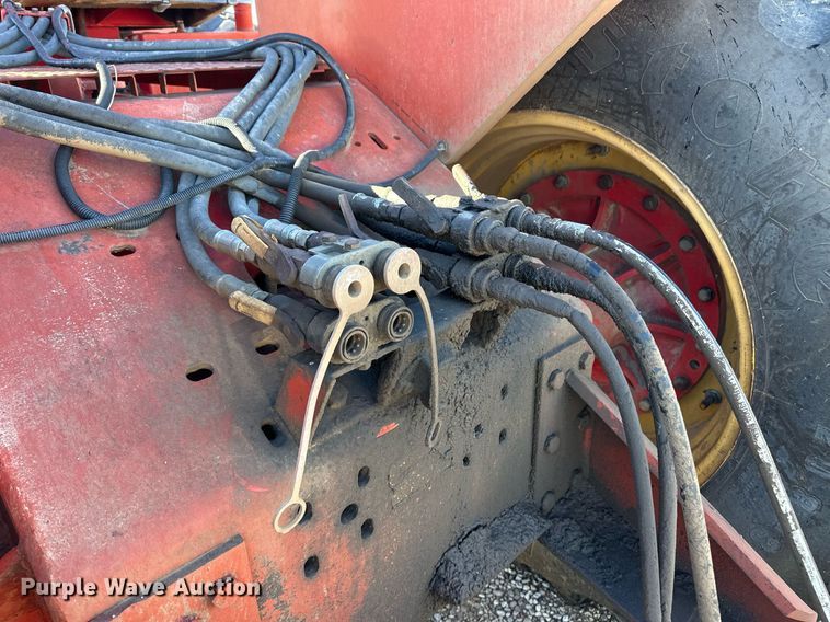 image for item ER8329 1982 Versatile 895 4WD tractor