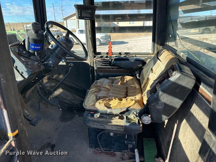 image for item ER8329 1982 Versatile 895 4WD tractor