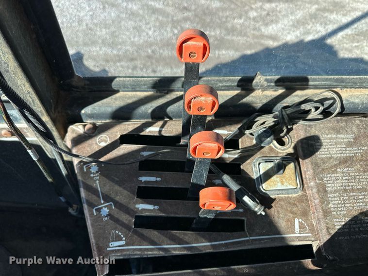 image for item ER8329 1982 Versatile 895 4WD tractor