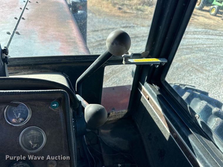 image for item ER8329 1982 Versatile 895 4WD tractor