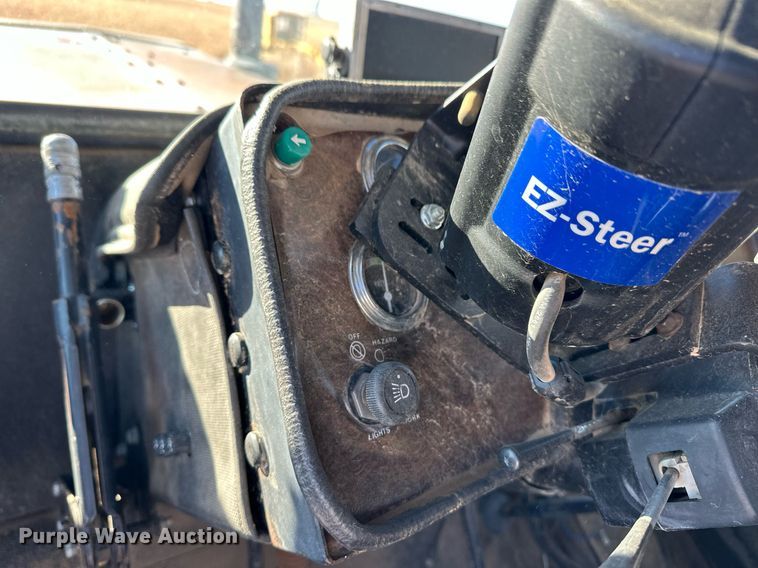 image for item ER8329 1982 Versatile 895 4WD tractor