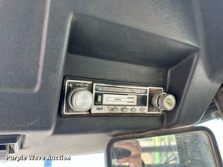 image for item ER8329 1982 Versatile 895 4WD tractor