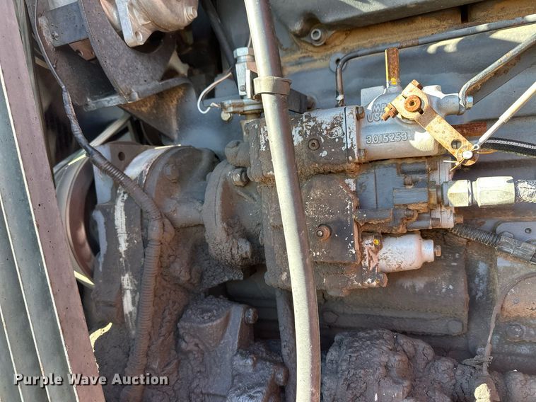 image for item ER8329 1982 Versatile 895 4WD tractor