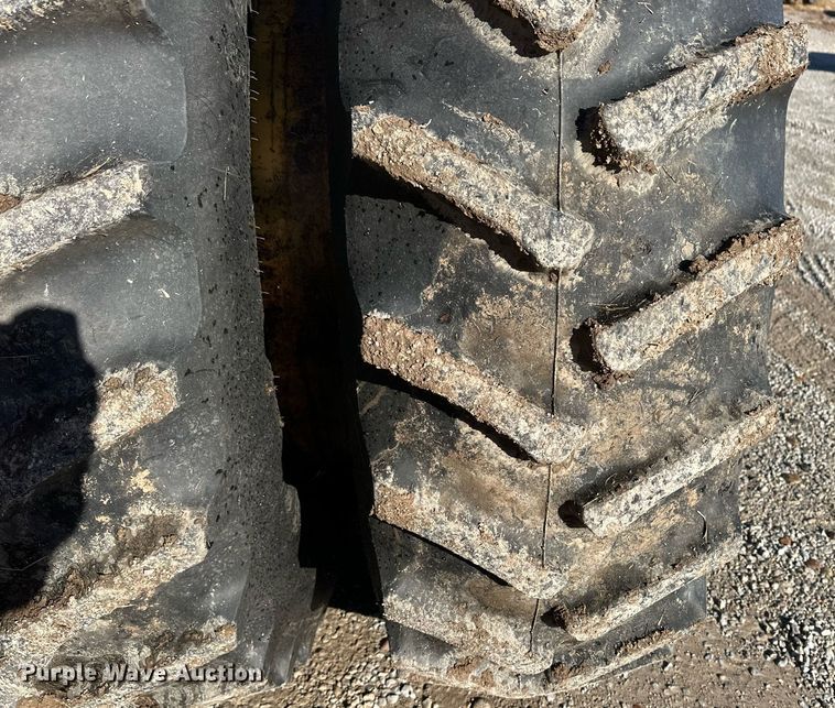 image for item ER8329 1982 Versatile 895 4WD tractor