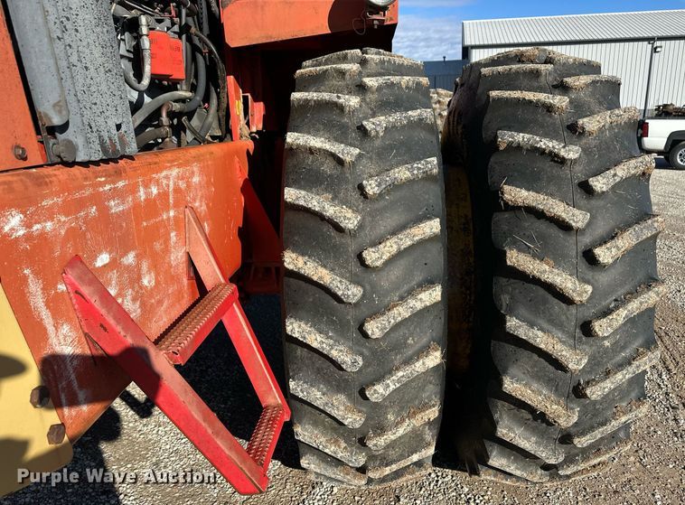 image for item ER8329 1982 Versatile 895 4WD tractor