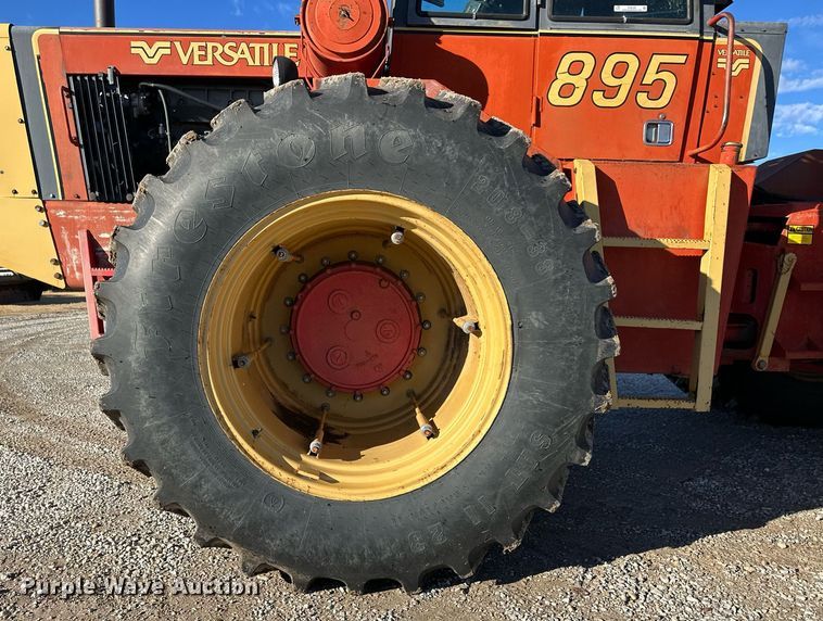 image for item ER8329 1982 Versatile 895 4WD tractor