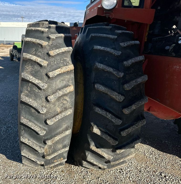 image for item ER8329 1982 Versatile 895 4WD tractor