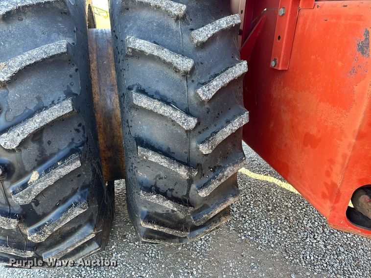 image for item ER8329 1982 Versatile 895 4WD tractor