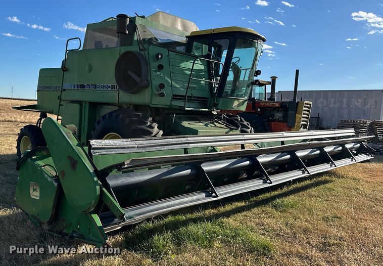 image for item ER8331 1983 John Deere 8820 Turbo combine