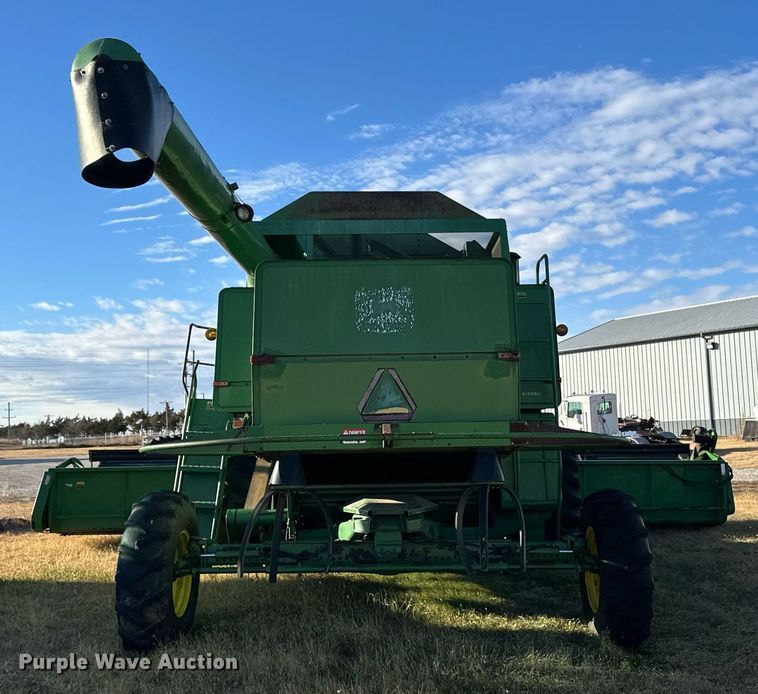 image for item ER8331 1983 John Deere 8820 Turbo combine