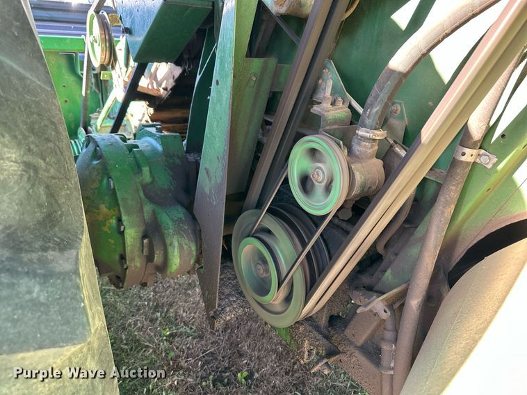 image for item ER8331 1983 John Deere 8820 Turbo combine