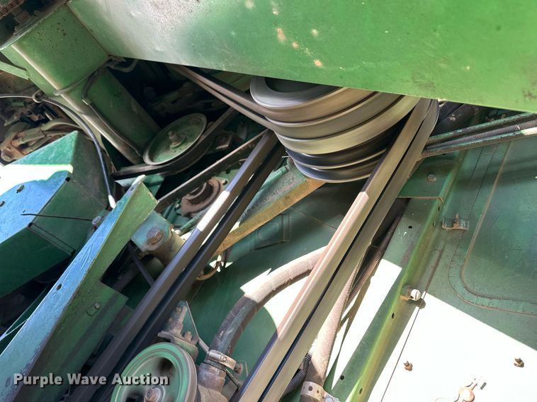 image for item ER8331 1983 John Deere 8820 Turbo combine