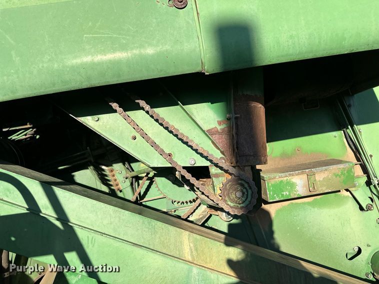 image for item ER8331 1983 John Deere 8820 Turbo combine