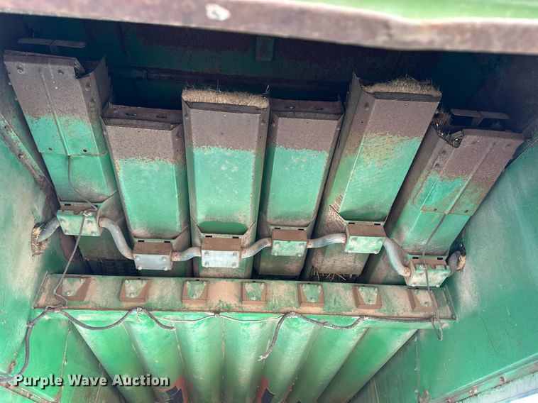 image for item ER8331 1983 John Deere 8820 Turbo combine