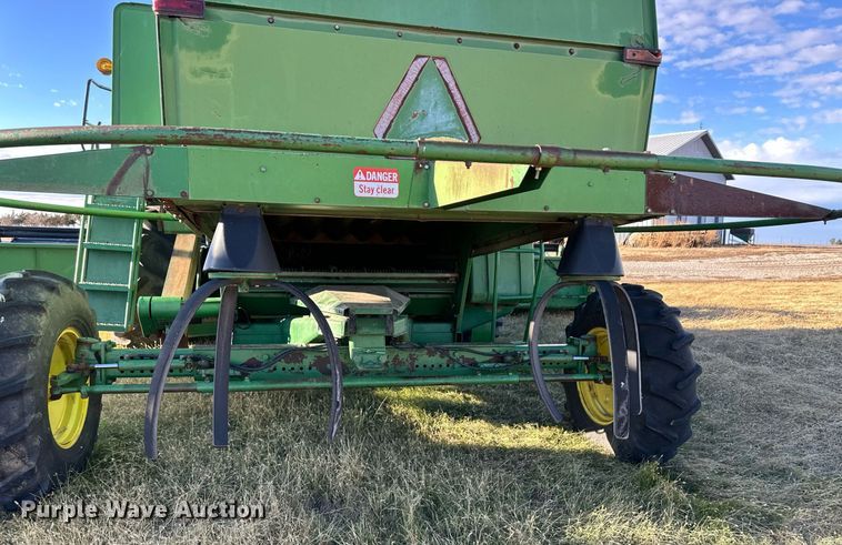 image for item ER8331 1983 John Deere 8820 Turbo combine