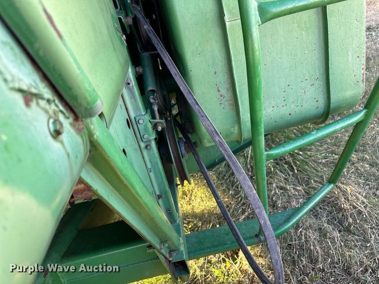 image for item ER8331 1983 John Deere 8820 Turbo combine