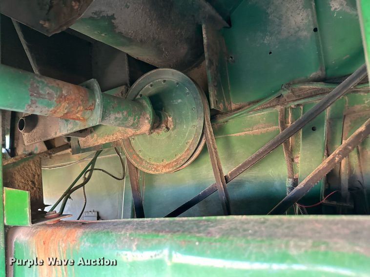 image for item ER8331 1983 John Deere 8820 Turbo combine