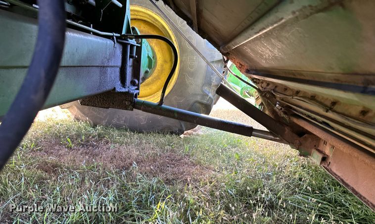 image for item ER8331 1983 John Deere 8820 Turbo combine