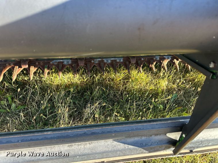 image for item ER8331 1983 John Deere 8820 Turbo combine