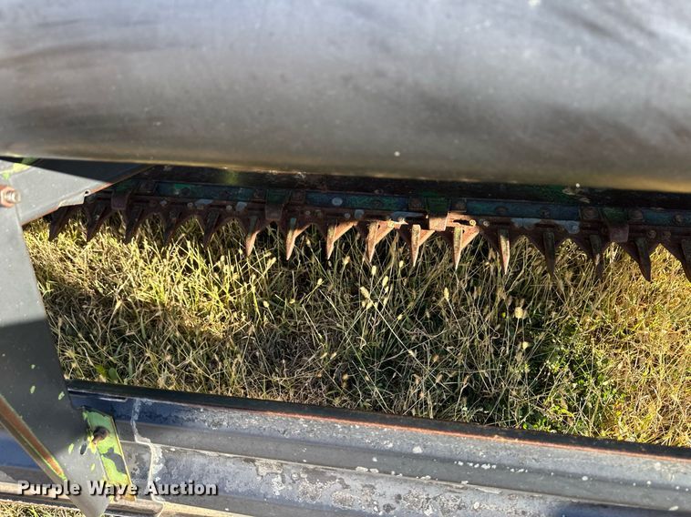 image for item ER8331 1983 John Deere 8820 Turbo combine