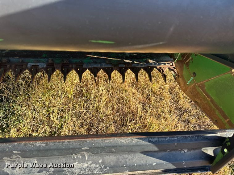 image for item ER8331 1983 John Deere 8820 Turbo combine