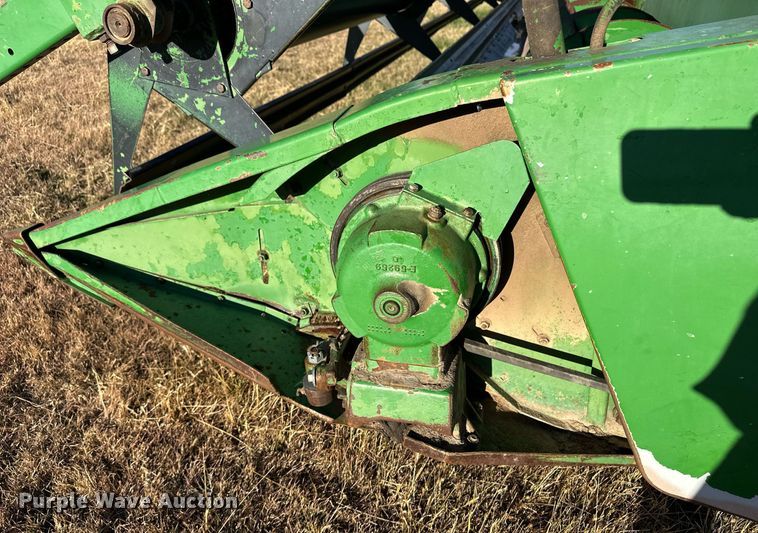 image for item ER8331 1983 John Deere 8820 Turbo combine