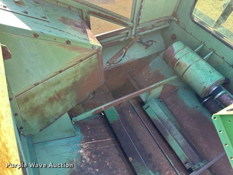 image for item ER8331 1983 John Deere 8820 Turbo combine