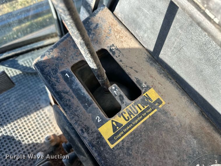 image for item ER8331 1983 John Deere 8820 Turbo combine