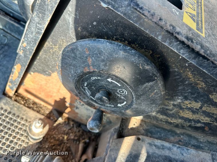 image for item ER8331 1983 John Deere 8820 Turbo combine