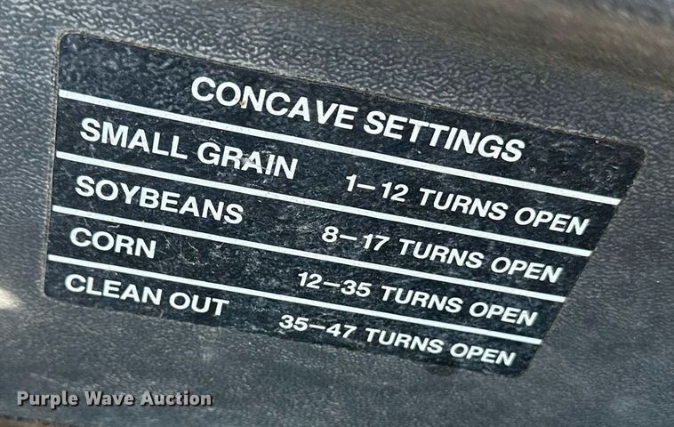 image for item ER8331 1983 John Deere 8820 Turbo combine