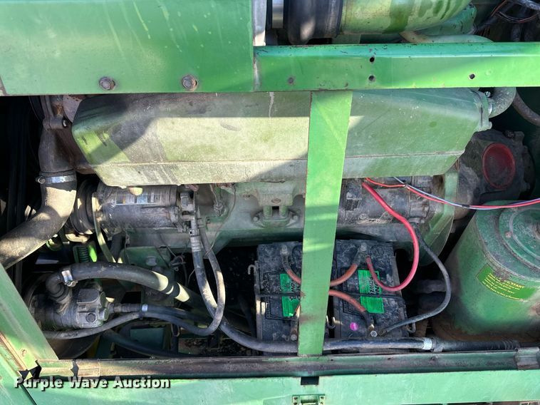 image for item ER8331 1983 John Deere 8820 Turbo combine