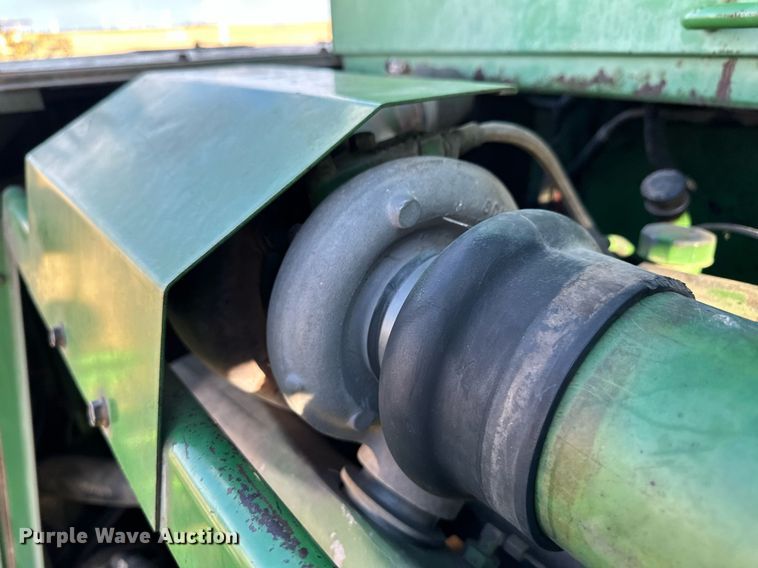 image for item ER8331 1983 John Deere 8820 Turbo combine