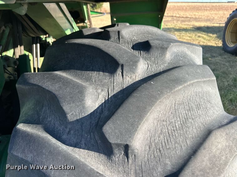 image for item ER8331 1983 John Deere 8820 Turbo combine