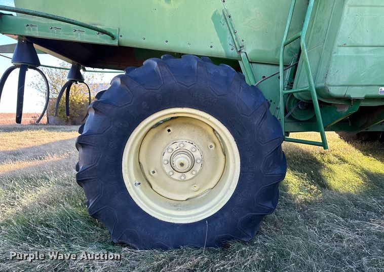 image for item ER8331 1983 John Deere 8820 Turbo combine