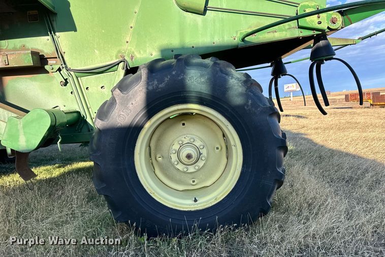 image for item ER8331 1983 John Deere 8820 Turbo combine