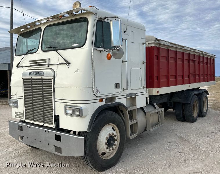 image for item ER8443 1985 Freightliner grain truck