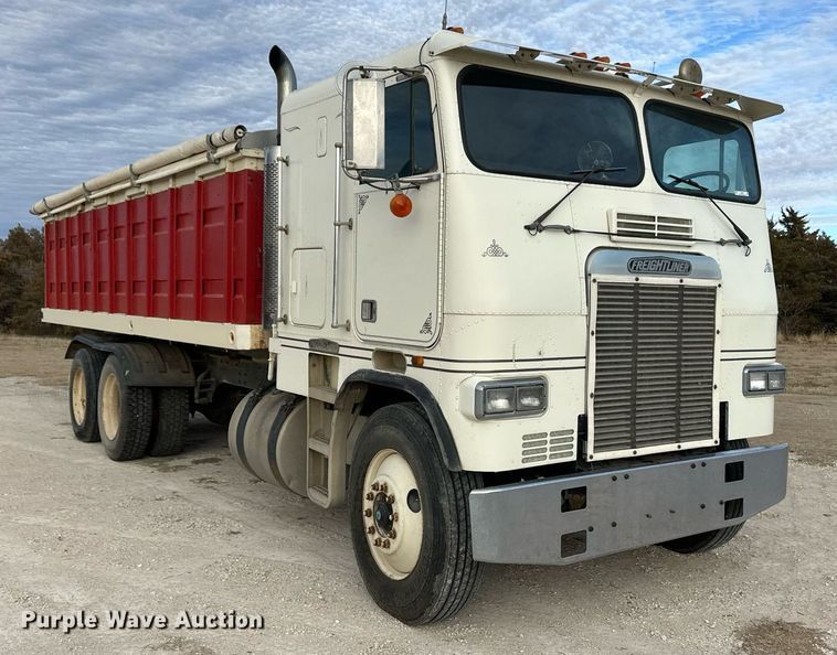 image for item ER8443 1985 Freightliner grain truck