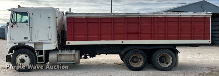 image for item ER8443 1985 Freightliner grain truck