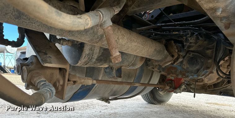 image for item ER8443 1985 Freightliner grain truck