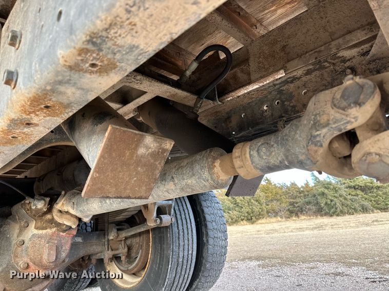 image for item ER8443 1985 Freightliner grain truck