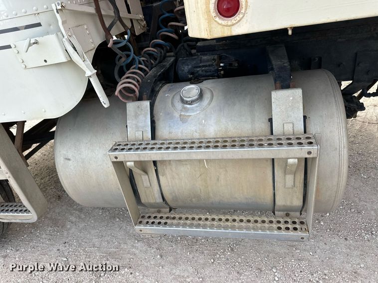 image for item ER8443 1985 Freightliner grain truck