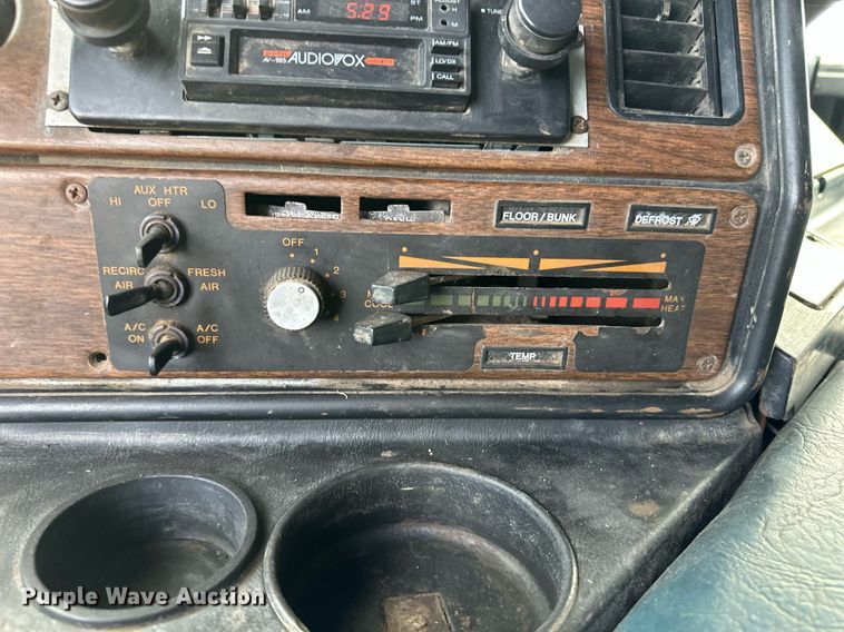 image for item ER8443 1985 Freightliner grain truck